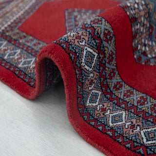 Velora 2.6x4 Persian Medallion Bokhara Woolen Rug